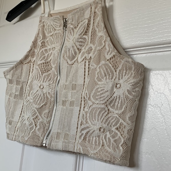 SOLD Lulu’s Size XS Floral Crop Top - Picture 4 of 8